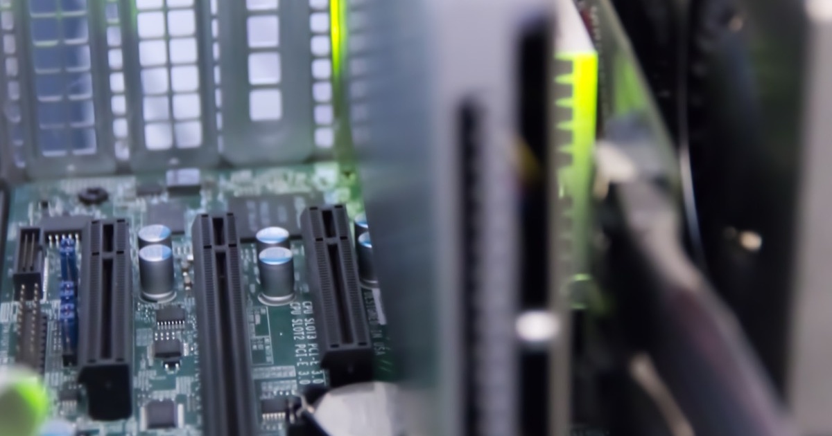 Майнинговое оборудование 2026: ASIC, GPU, окупаемость и где продать